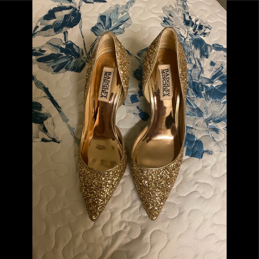 BADGLEY MISCHKA GOLD GLITTERY HEELS